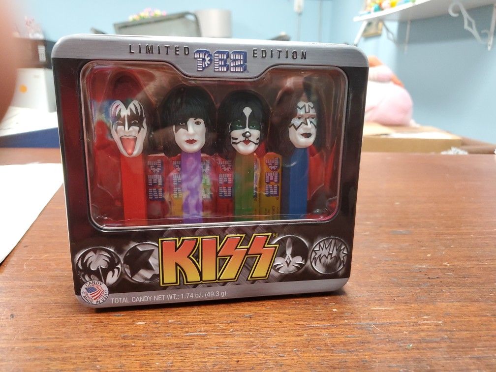 NIB Limited Edition Kiss Pez Dispenser Set