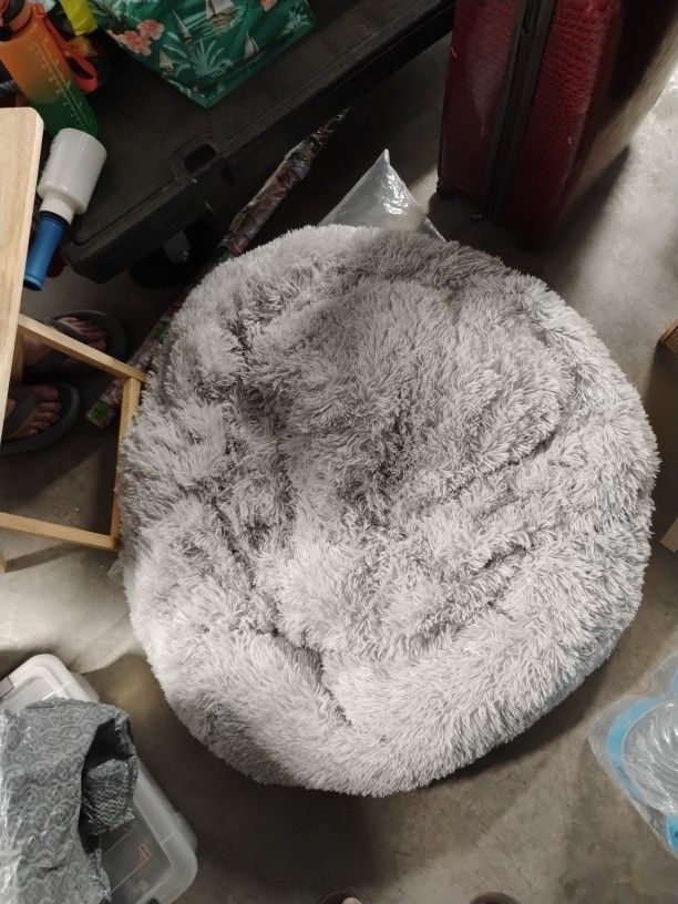Large Round Pet Bed - Pillow .- 39 X 39 - Grey