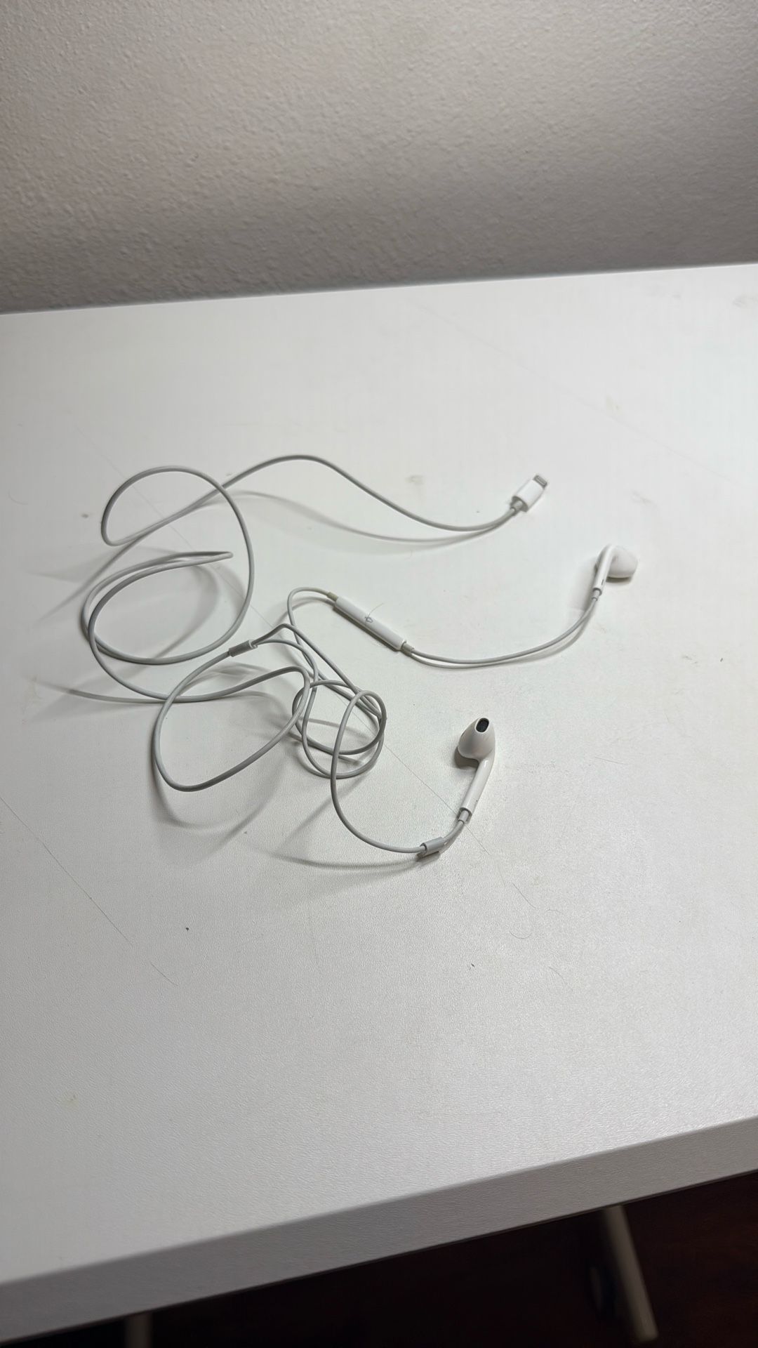 Earphones For iPhone.
