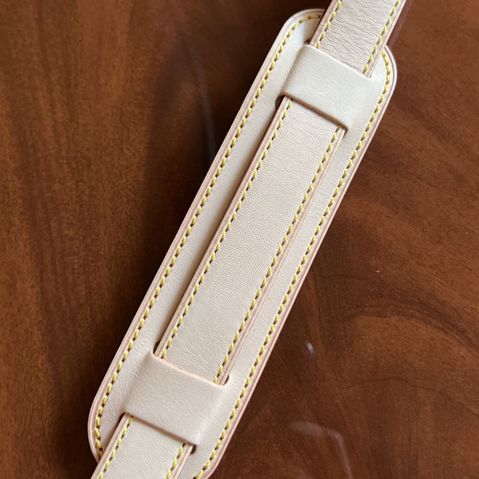 Authentic Louis Vuitton Strap NEW 48” long x 1” Wide w/original box for  Sale in Irvine, CA - OfferUp