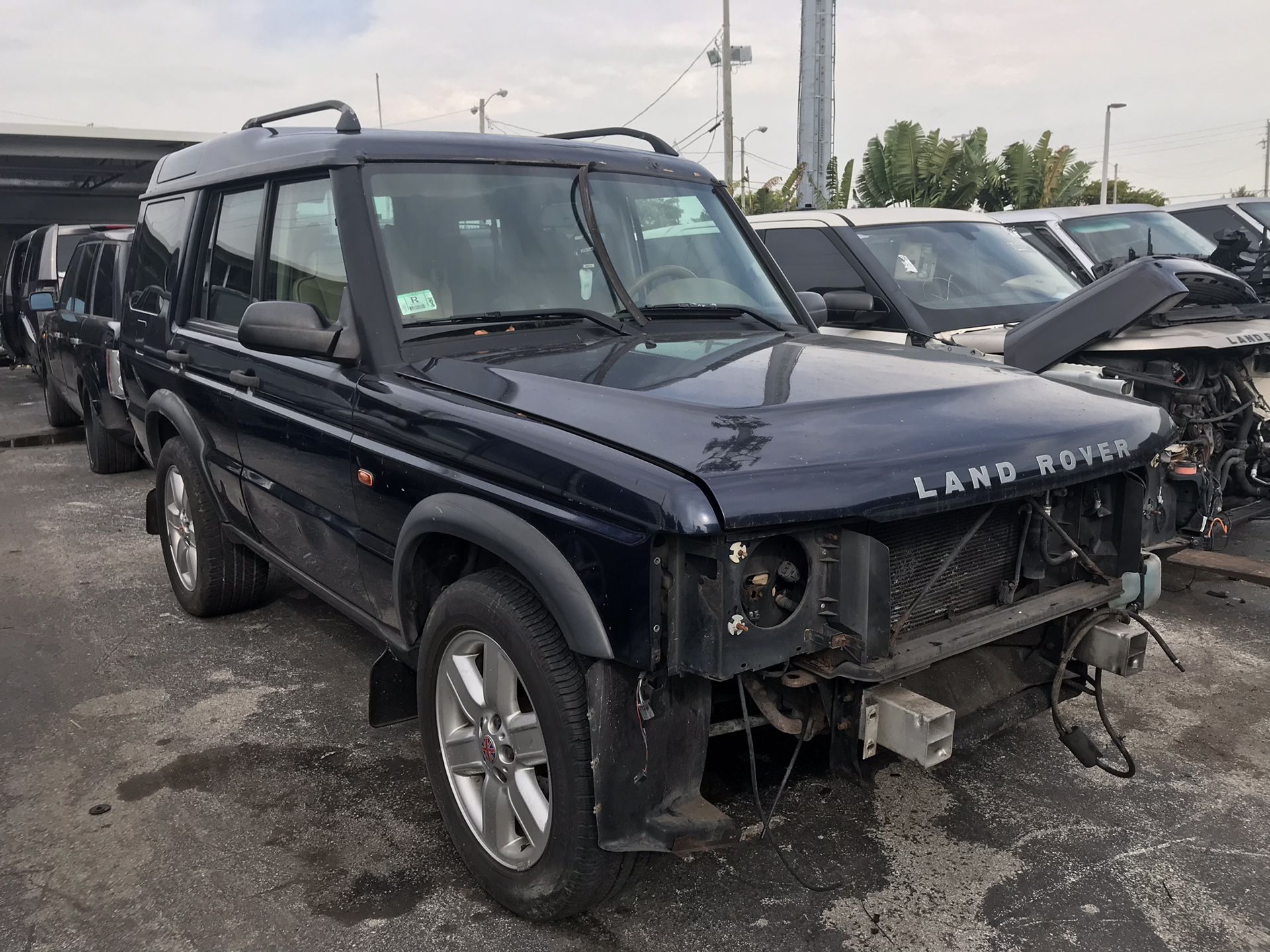 Land Rover Discovery 2 2002 for Parts, engine