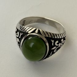 925 Silver fleur de lis green stone ring size 9.5