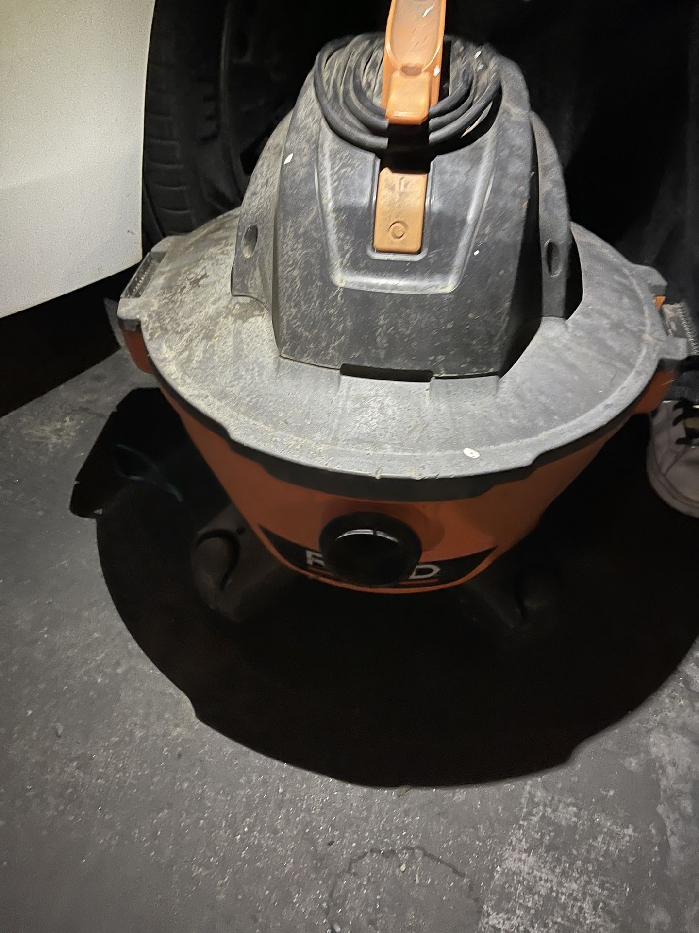 RIDGID 6 Gallon 3.5 Peak HP NXT Shop Vacuum with Filter, Locking Hose, Accessory Attachments, Storage Bag and Dusting Brush Kit