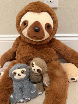 Brand New Sloth Stuffed Animal with 4 Sloth Babies🤎