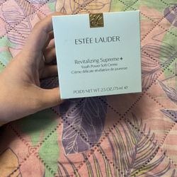 Estée Lauder- Revitalizing Supreme+ Moisturizer Youth Power Crème 