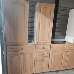 Kitchen Cabinets In Good Condition 