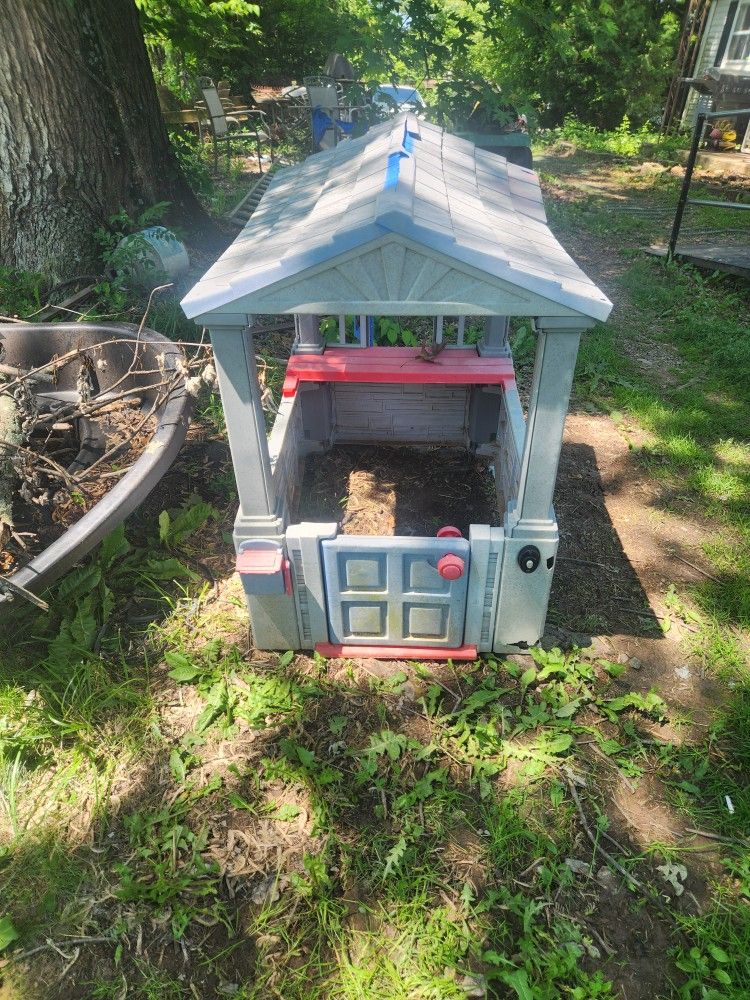 Kids Playhouse And Little Tikes Car
