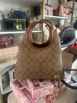 Purses 👜 couch with straps
