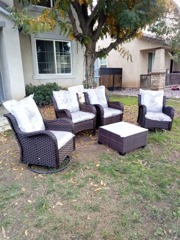 Beautiful Patio Furniture Set Two Swivel Rocking Chairs Two Stationary Chairs Coffee Table Brand New Patio Furniture ππππ