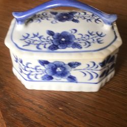 Vintage Blue And White Trinket Box With Handle