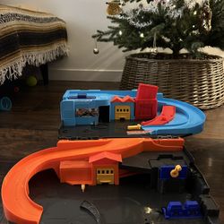 Hot Wheels Sto & Go Track 