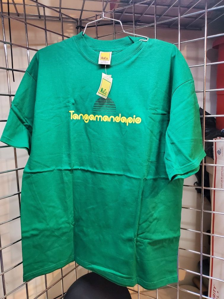 NaCo brand T-Shirt size XL ~ Camiseta marca NaCo medida XL