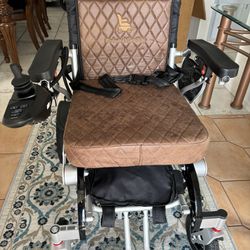 Lightweight Electric Wheelchair 