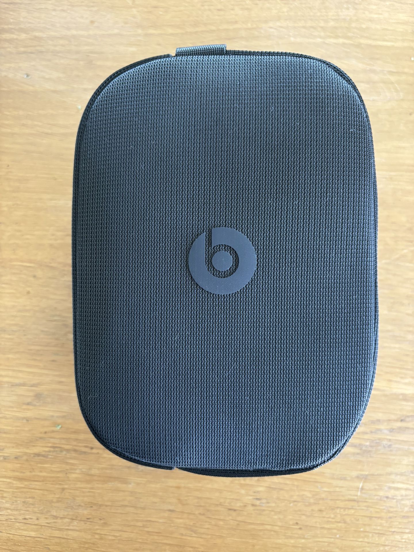 Beats Solo 4 Headphones Case & Charger
