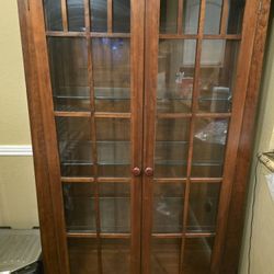 Ethan Allen American Impressions Lighted China Cabinet 