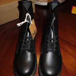 1460 Dr. Martens Boots