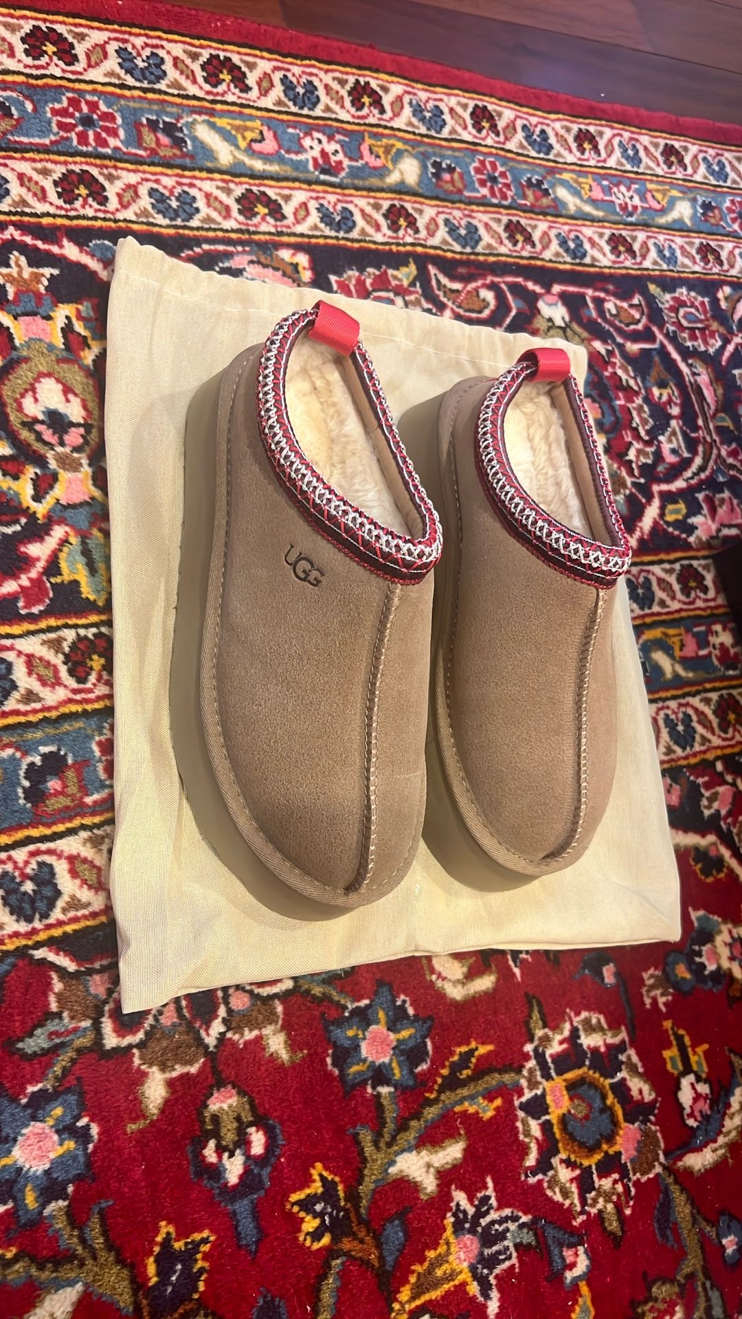 Brand New Uggs Women Size 7