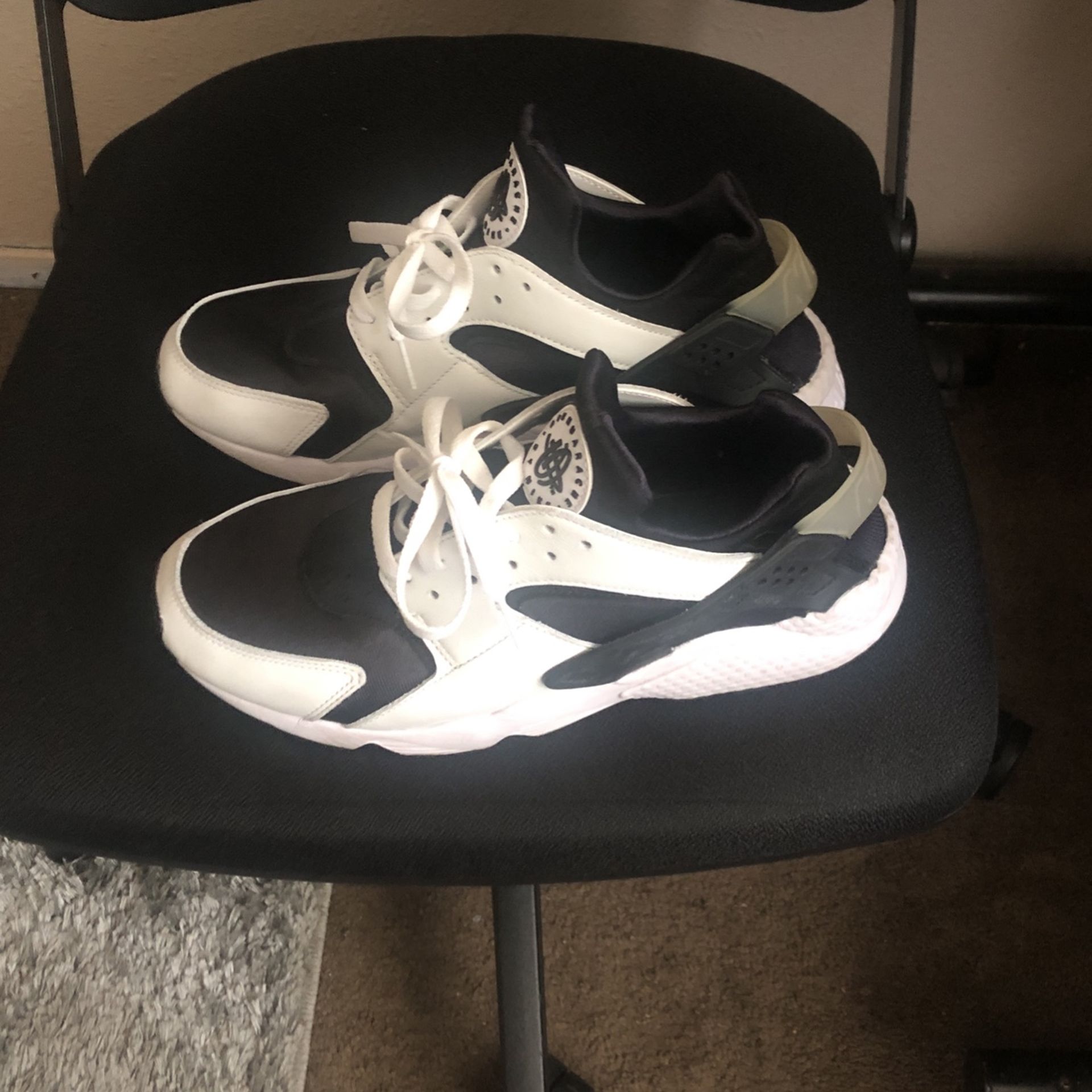 Nike Hurrache Size 10.5