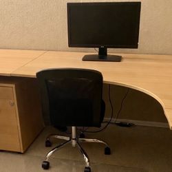 Beautiful Spacious Desk