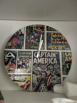 Marvel Comics Mixed Characters 13 3/4-Inch Glass Clock