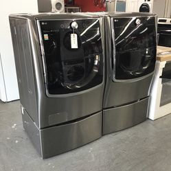 New Scratch And Dent LG Twin Front Load Washer And dryer Set. 1 year Warranty 