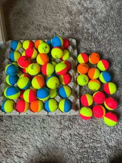 64 Srixon Q-Star Tour Divide Golf Balls