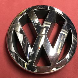 VW 2002-2005 Volkswagen Passat FRONT Grille Emblem OEM 