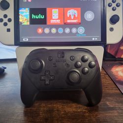 Like New Nintendo Oled Switch With Switch Pro Controler