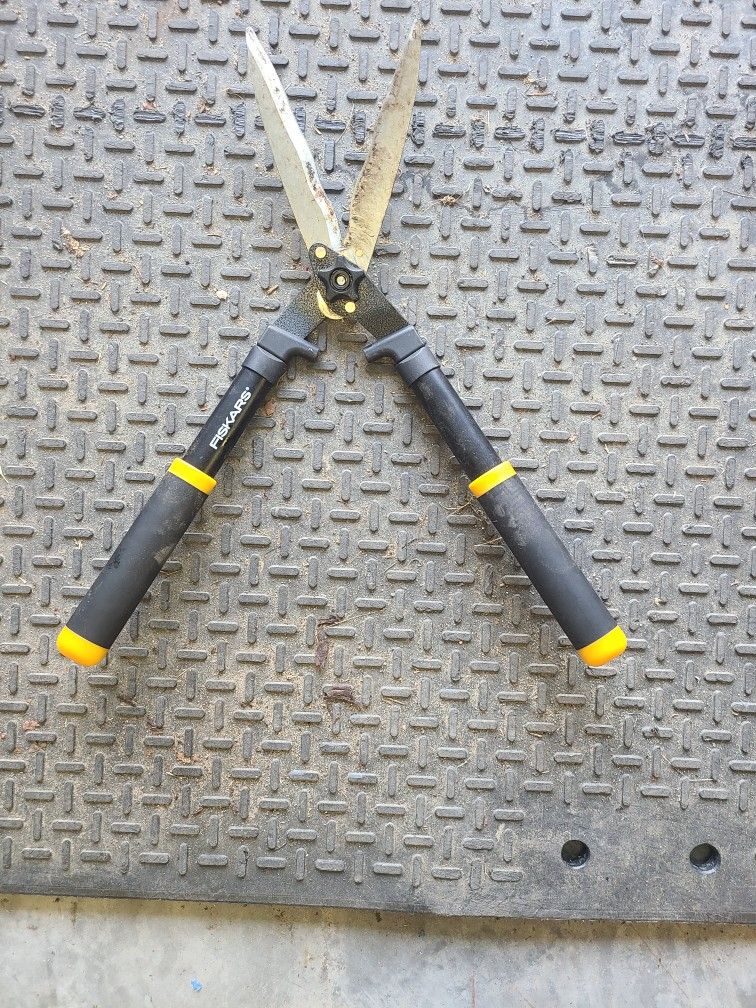 hedge trimmers
