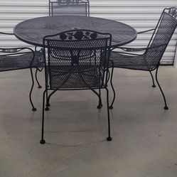 Wrought-iron Outdoor Patio Furniture Set