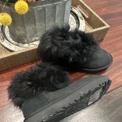 New Uggs Size 5