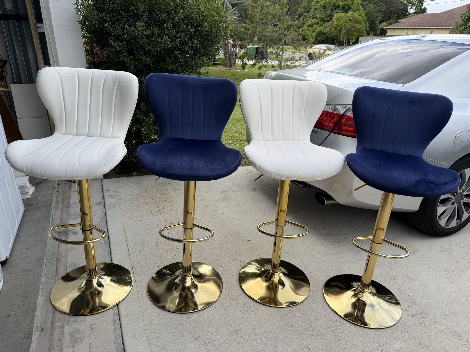 4 Bar Stools
