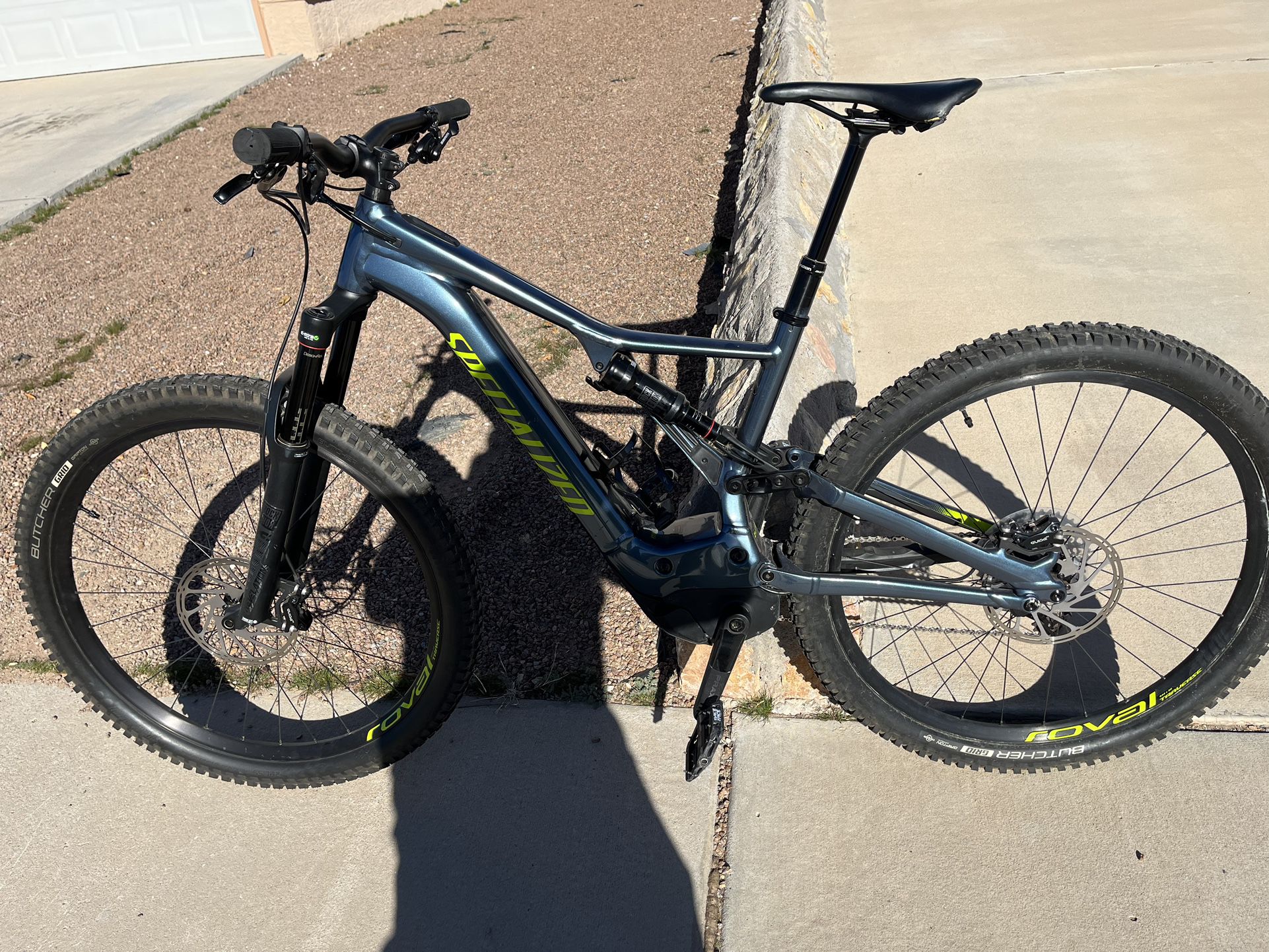Specialized All Carbon Electric Mountain Bike And Scott Mountain Bike 