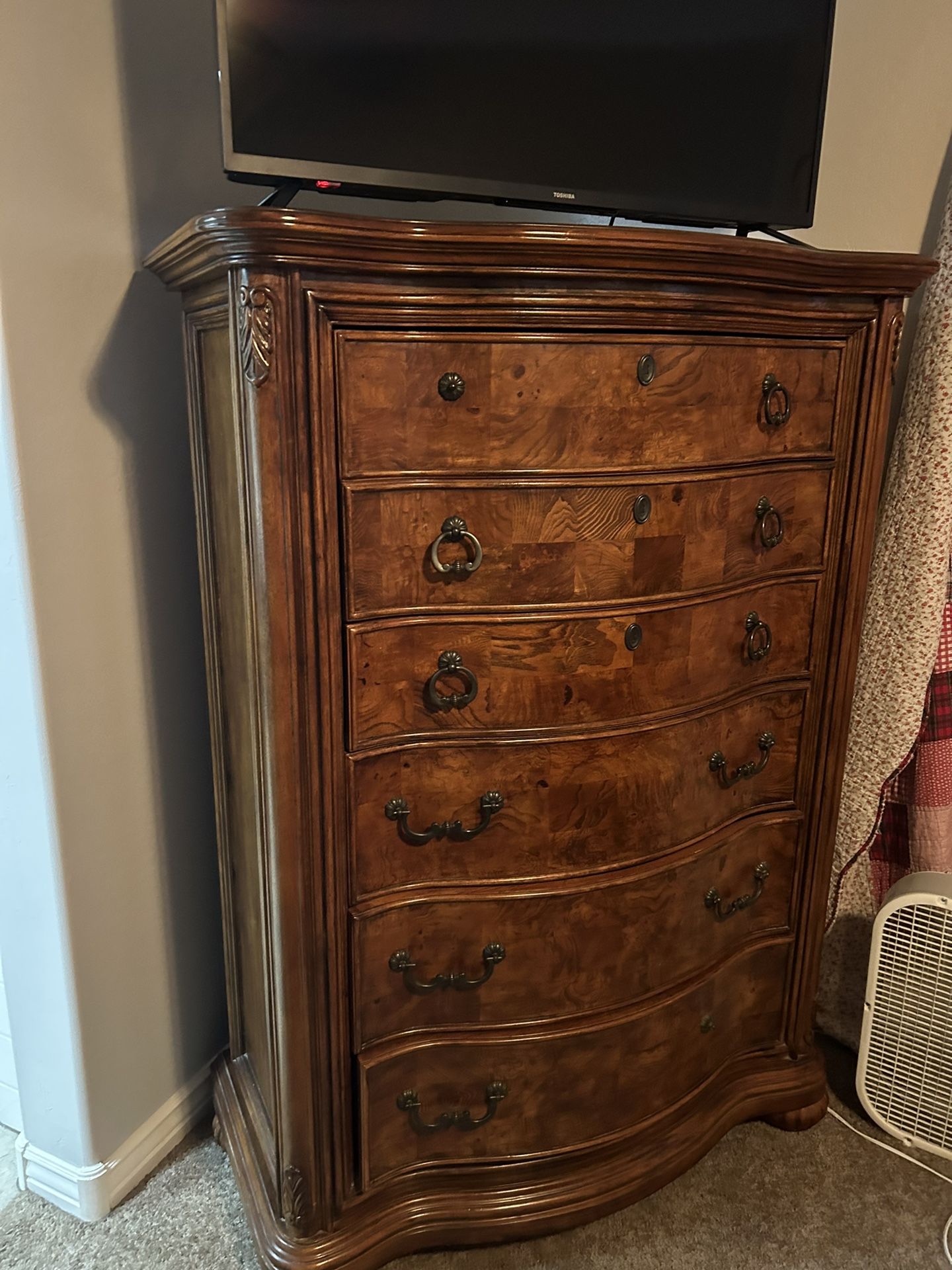 PULASKI SIX DRAWER DRESSER