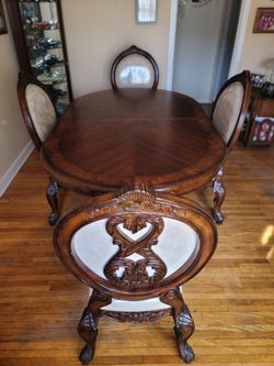 Traditional Extendable Dining Table with 4 Chairs