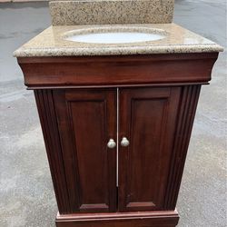 Bathroom Vanity in Great Condition
