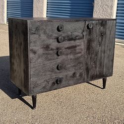 Mcm dresser petite