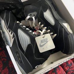 Jordan 5 Reimagined Black Metallic Size13