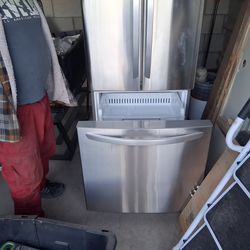 L.g  refrigerator..3 door deep frezz
