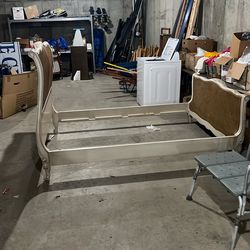 Quenn Sled Bed Frame