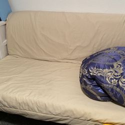 Futon Queen Plus A Comforter In Yelm. 