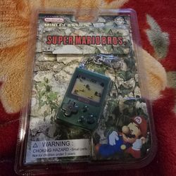 vintage 1998 Nintendo Mini Classic Super Mario Bro Mini GameBoy Keychain
