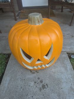 Big Pumpkin w lights 129 Glendora