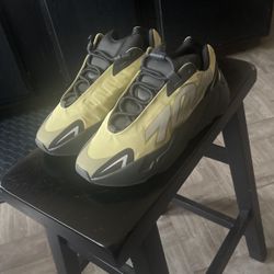 Adidas 700 Size 9 Brand New Never Worn