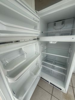 White Top-Freezer Refrigerator 30inches x65 1/2