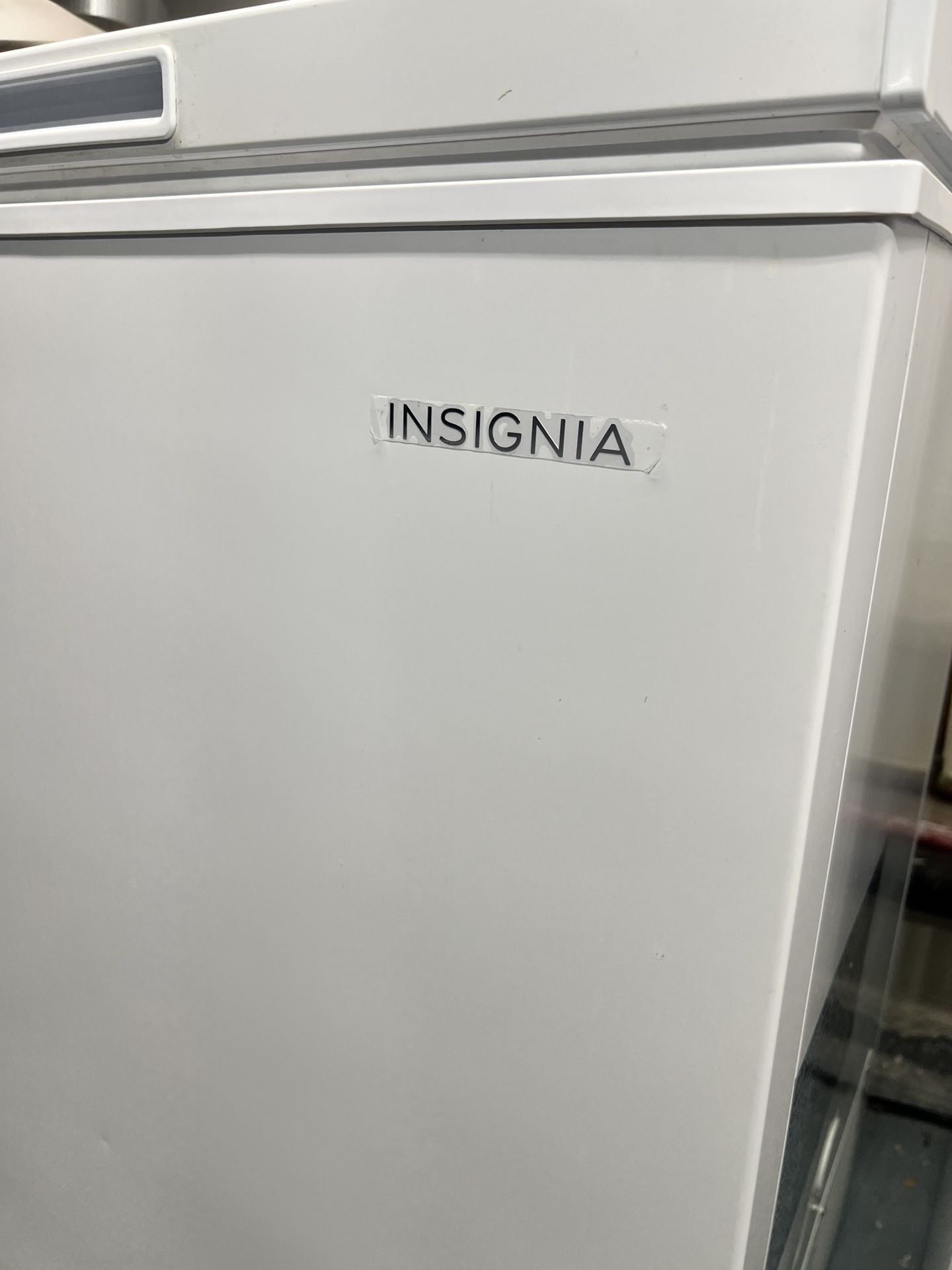 Insignia 5.0 Cu. Ft. Garage Ready-Chest Freezer - White 