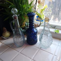 Vtg. Bar Decanters Plus Jim Beam Cobalt Blue Liquor Decanter With Stoppers