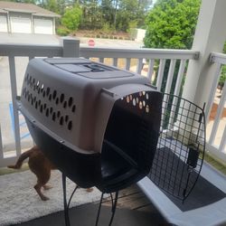 Plastic Portabke Dog Kennel