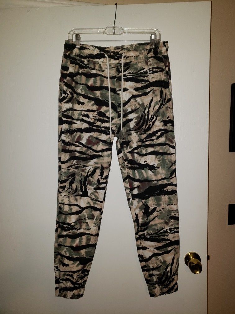 NEW Elwood Camo Joggers, Size M 27" Inseam 