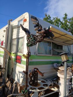 Metal parrot